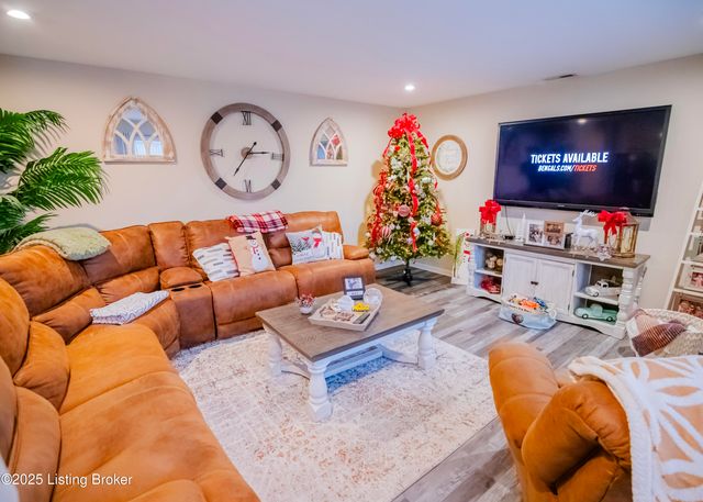 261 Boulders West Dr, Shepherdsville, KY 40165