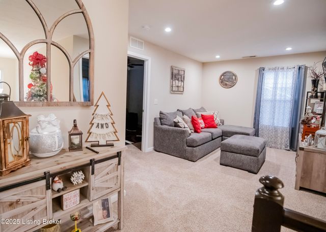 261 Boulders West Dr, Shepherdsville, KY 40165