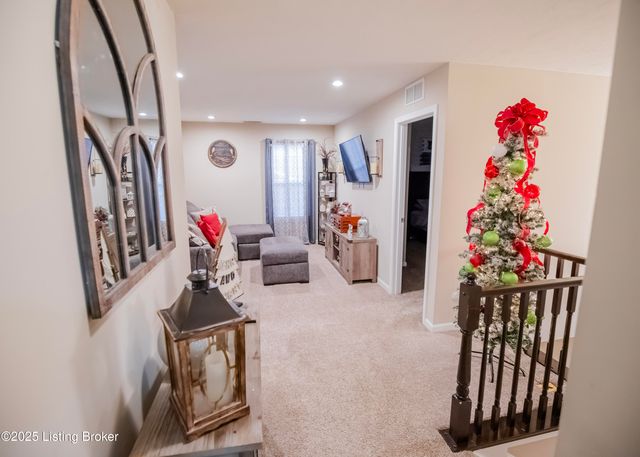 261 Boulders West Dr, Shepherdsville, KY 40165