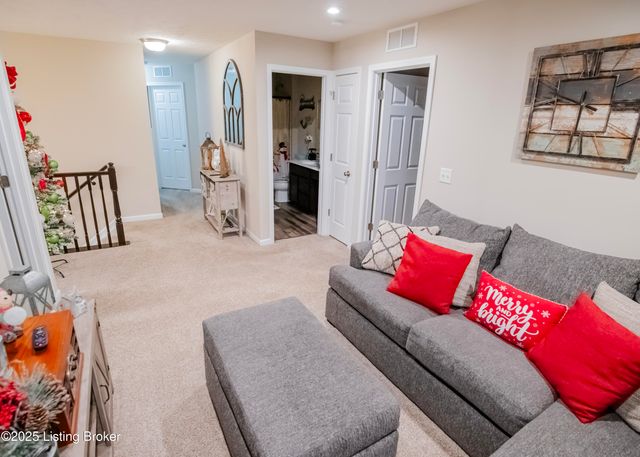 261 Boulders West Dr, Shepherdsville, KY 40165