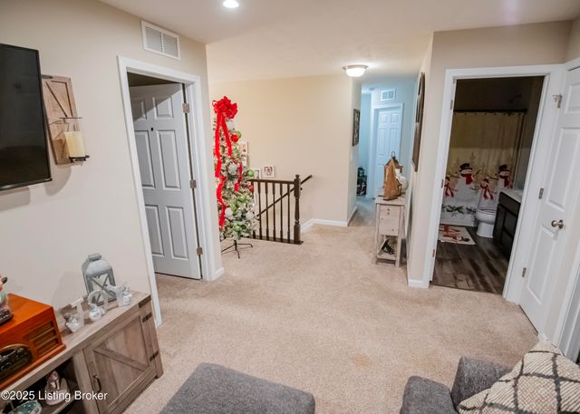 261 Boulders West Dr, Shepherdsville, KY 40165