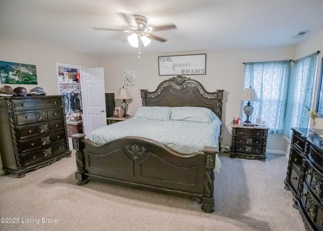 261 Boulders West Dr, Shepherdsville, KY 40165