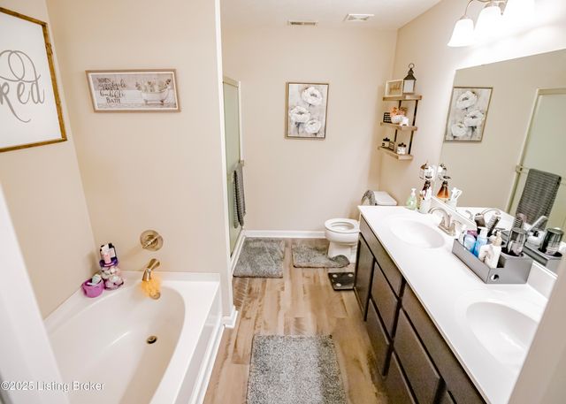 261 Boulders West Dr, Shepherdsville, KY 40165