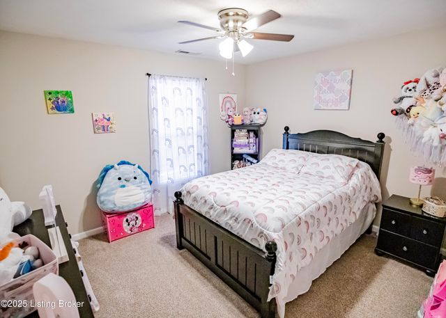 261 Boulders West Dr, Shepherdsville, KY 40165