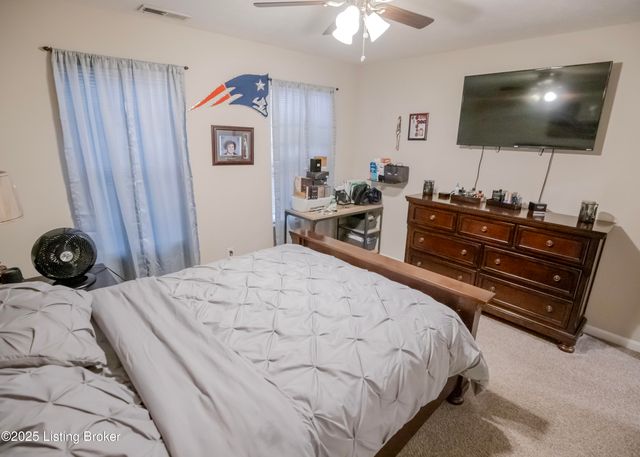 261 Boulders West Dr, Shepherdsville, KY 40165