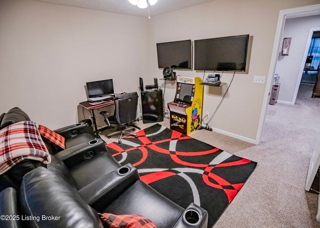 261 Boulders West Dr, Shepherdsville, KY 40165