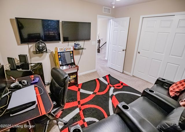 261 Boulders West Dr, Shepherdsville, KY 40165