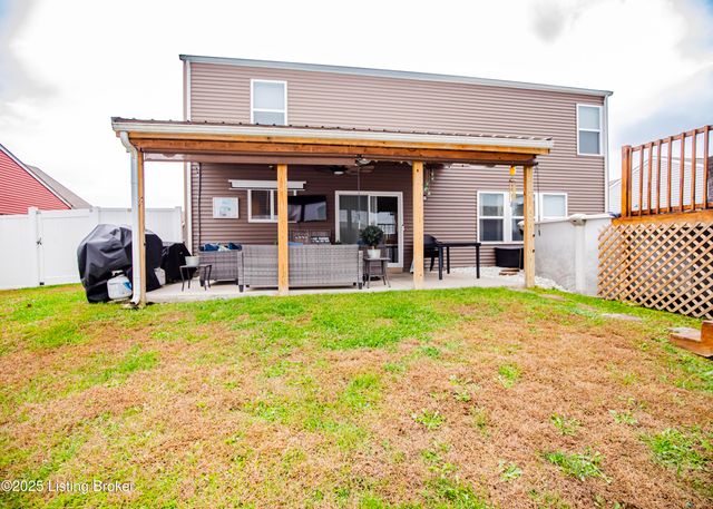 261 Boulders West Dr, Shepherdsville, KY 40165