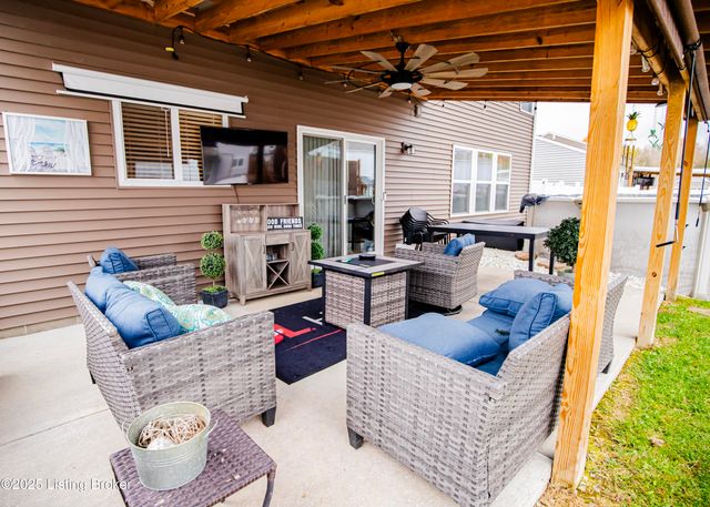 261 Boulders West Dr, Shepherdsville, KY 40165