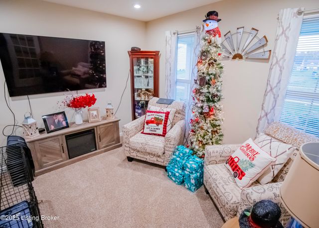 261 Boulders West Dr, Shepherdsville, KY 40165