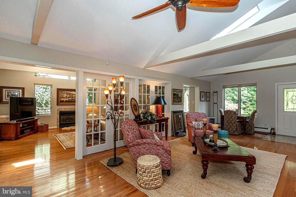 160 CAMP HILL RD, Fort Washington, PA 19034