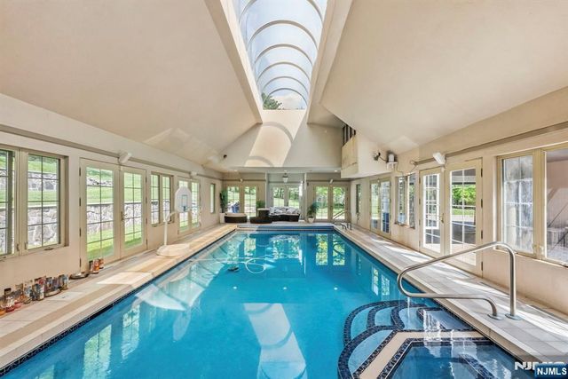 1 Brighton Court, Livingston, NJ 07039