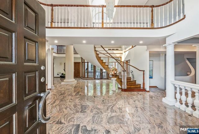 1 Brighton Court, Livingston, NJ 07039
