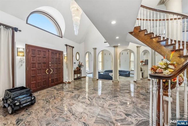 1 Brighton Court, Livingston, NJ 07039