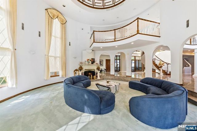 1 Brighton Court, Livingston, NJ 07039