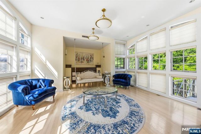 1 Brighton Court, Livingston, NJ 07039