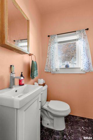 1217 W GILBERT Avenue, Peoria, IL 61604