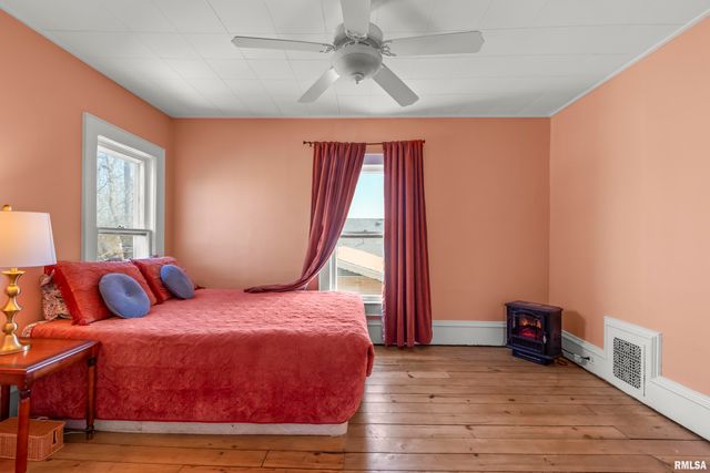 1217 W GILBERT Avenue, Peoria, IL 61604