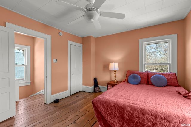 1217 W GILBERT Avenue, Peoria, IL 61604