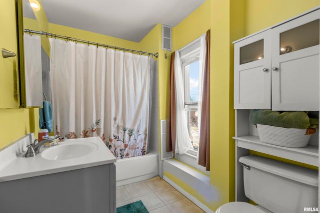 1217 W GILBERT Avenue, Peoria, IL 61604