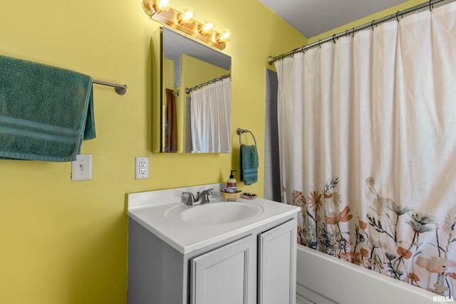 1217 W GILBERT Avenue, Peoria, IL 61604