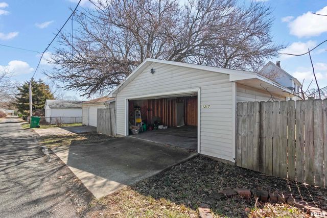 1217 W GILBERT Avenue, Peoria, IL 61604