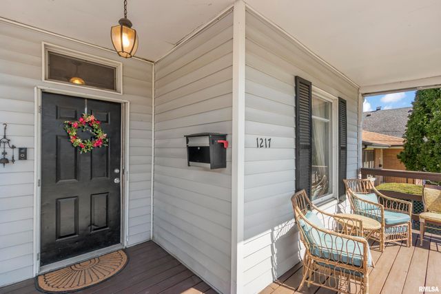 1217 W GILBERT Avenue, Peoria, IL 61604