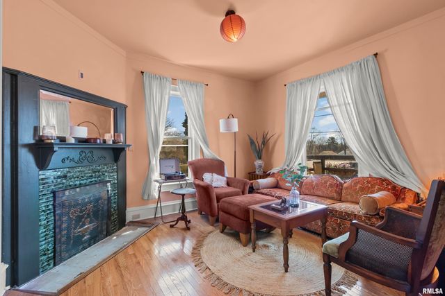 1217 W GILBERT Avenue, Peoria, IL 61604