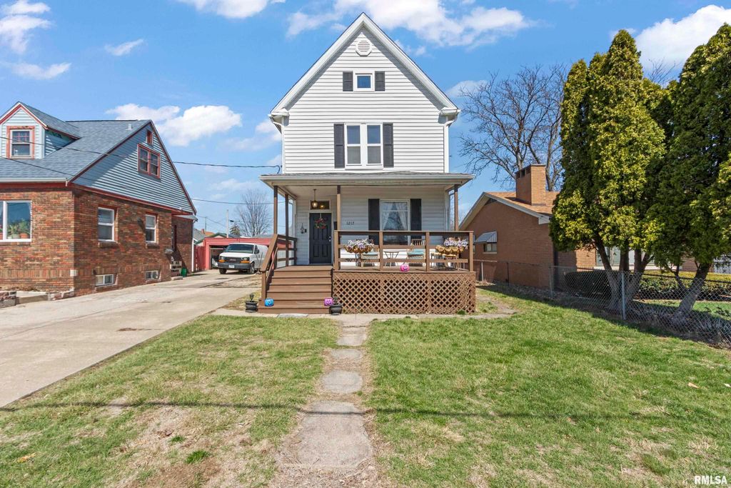1217 W GILBERT Avenue, Peoria, IL 61604
