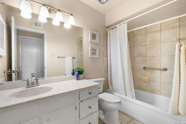 8702 Village Dr Apt 503, San Antonio, TX 78217