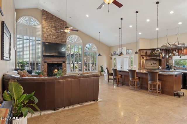 11621 S BLACKFOOT Drive, Phoenix, AZ 85044