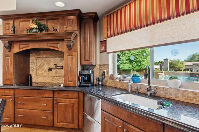 11621 S BLACKFOOT Drive, Phoenix, AZ 85044