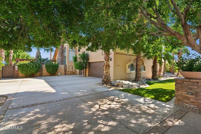 11621 S BLACKFOOT Drive, Phoenix, AZ 85044