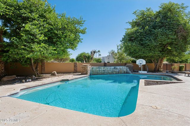 11621 S BLACKFOOT Drive, Phoenix, AZ 85044