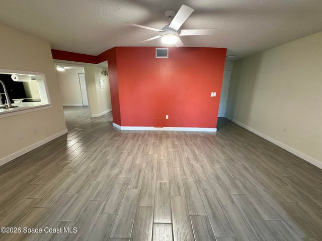 4740 Lake Waterford Way 3-112, Melbourne, FL 32901