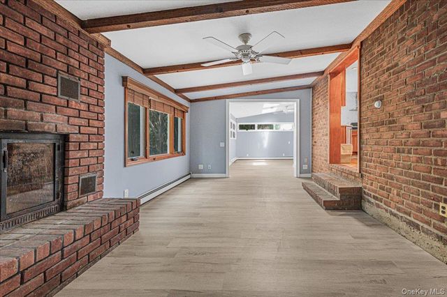 9 Tudor Road, Farmingdale, NY 11735