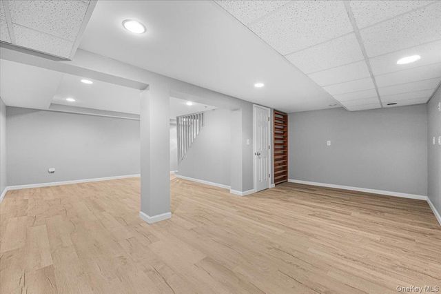 9 Tudor Road, Farmingdale, NY 11735