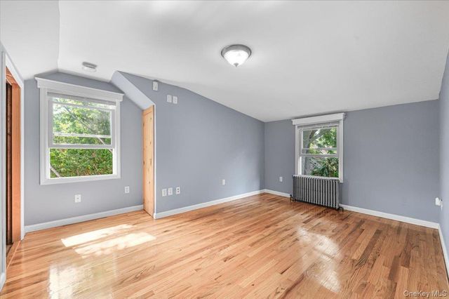9 Tudor Road, Farmingdale, NY 11735