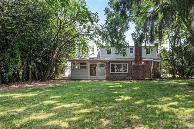 9 Tudor Road, Farmingdale, NY 11735