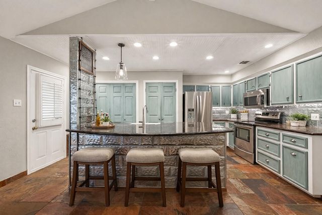 1142 Pinecroft Drive, Sugar Land, TX 77498