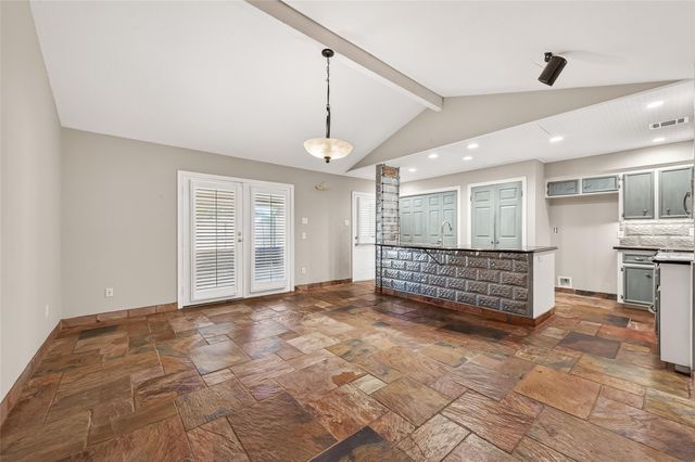 1142 Pinecroft Drive, Sugar Land, TX 77498