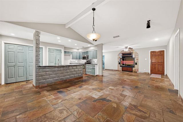 1142 Pinecroft Drive, Sugar Land, TX 77498