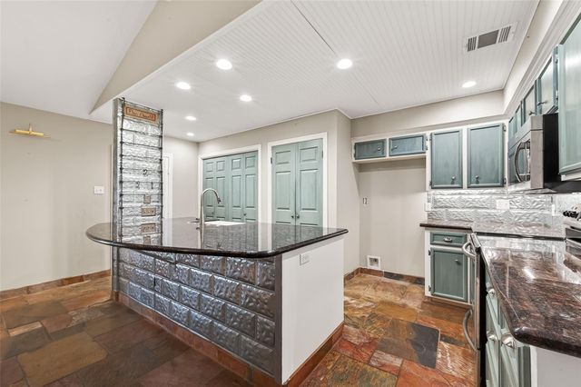 1142 Pinecroft Drive, Sugar Land, TX 77498