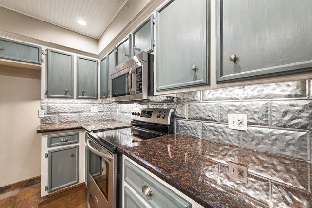 1142 Pinecroft Drive, Sugar Land, TX 77498