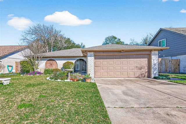 1142 Pinecroft Drive, Sugar Land, TX 77498