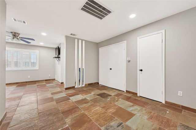 1142 Pinecroft Drive, Sugar Land, TX 77498