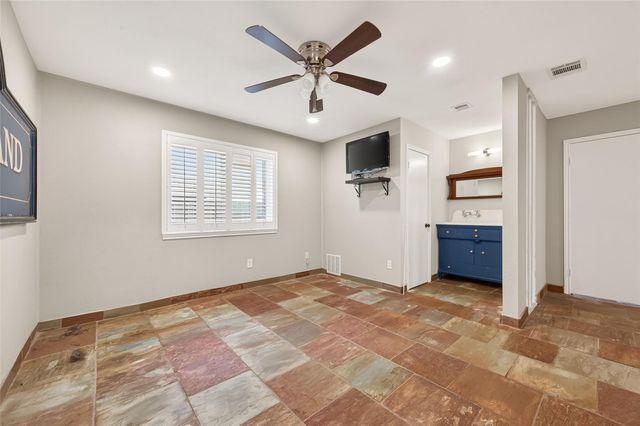 1142 Pinecroft Drive, Sugar Land, TX 77498