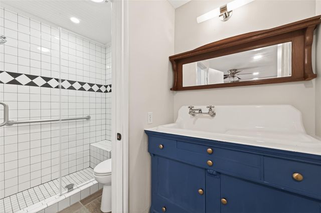 1142 Pinecroft Drive, Sugar Land, TX 77498