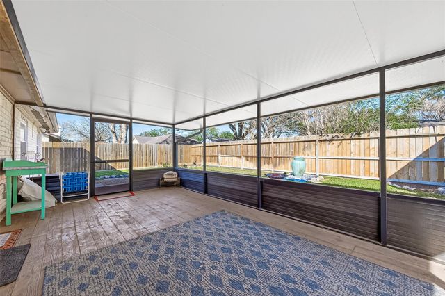 1142 Pinecroft Drive, Sugar Land, TX 77498