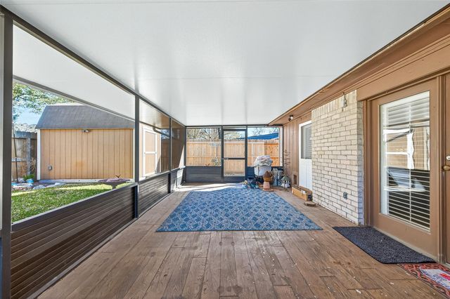 1142 Pinecroft Drive, Sugar Land, TX 77498